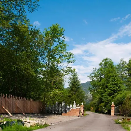 Park Am 3* אוברטראון